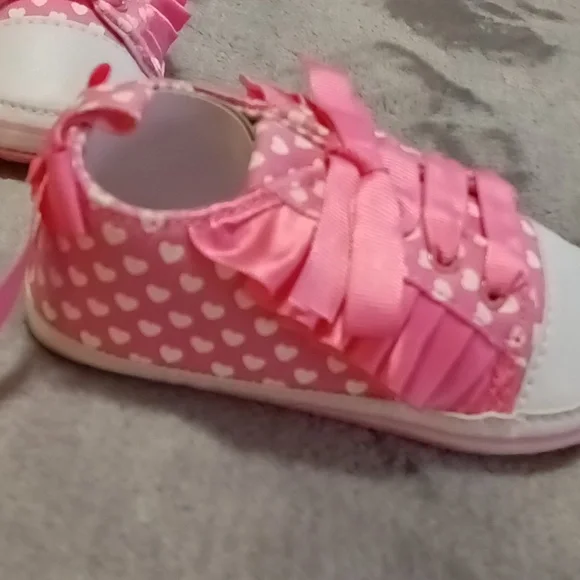 Tiger brand Baby Tennis Shoe in Pink & White. - Picture 3 of 4